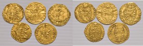 Venezia. Lotto di cinque monete. Michele Steno (1400-1413), ducato (2). Lorenzo Priuli (1556-1559), zecchino. Domenico Contarini (1659-1675), zecchino...