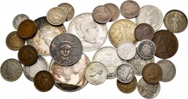 United States. Lote de 27 monedas y 4 medallas de plata de Estados Unidos; 1 cent 1841, 1857, 1859, 1862 (2), una de ellos con resello CS, 1868, 1887,...