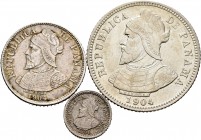 Panama. Lote de 3 monedas de plata del año 1904. De 2,50, 5 y 10 centavos. Incluyendo la llamada "Panamá Pill". A EXAMINAR. XF. Est...40,00.