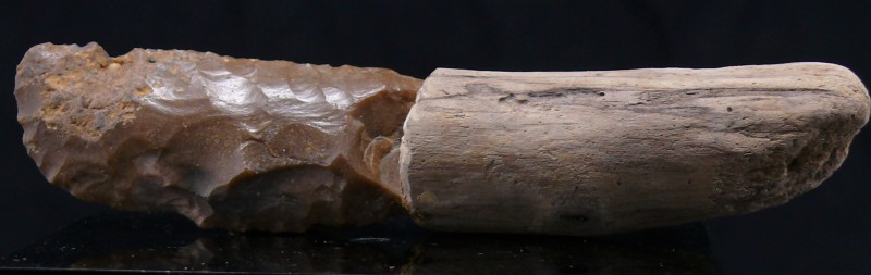 Egypte - Pré-dynastique - Thèbes - Couteau en silex - 4000 / 3000 av. J.-C.
Jol...