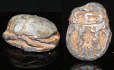 Egypte - Nouvel empire - Scarabée en pierre - 1500 / 1000 av. J.-C. (18ème-20ème dynastie)
Grand scarabée en pierre de couleur grise dont l'empreinte...
