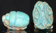 Egypte - Basse époque - Scarabée en fritte émaillée - 664 / 332 av. J.-C. (26ème-30ème dynastie)
Scarabée en fritte émaillée de couleur bleu-turquois...