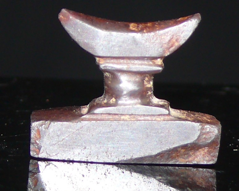 Egypte - Basse époque - Appui tête en ématite - 664 / 332 av. J.-C. (26ème-30ème...