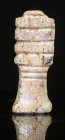 Egypte - Basse époque - Amulette pilier djed - 664 / 332 av. J.-C. (26ème-30ème dynastie)
Amulette pilier djed en verre irisé. Dimension : 25 mm.