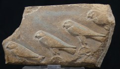 Egypte - Basse époque - Bas relief représentant les 4 oiseaux du dieu Horus - 664 / 332 av. J.-C. (26ème-30ème dynastie)
Joli bas relief en pierre ca...