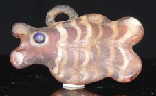 Egypto-Phénicien - Amulette en pâte de verre - 1000 av. J.-C.
Belle amulette en pâte de verre en forme de poisson avec accroche. Dimension : 34 mm ....