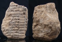 Mésopotamie - Fragment de tablette en terre cuite - 3000 / 2500 av. J.-C.
Joli fragment de tablette en terre cuite couvert de caractères. Dimensions ...