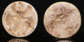 Perse Sassanide - Jeton gravé en pierre - 200 / 700 ap. J.-C.
Grand jeton en pierre, gravé d'une représentation de génie ou d'une divinité ailée et d...