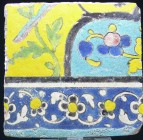 Iran - Dynastie Safavides - Grand carreau en faïence - 1501 / 1736 ap. J.-C.
Grand carreau en faïence, orné d'une frise composée de fleurs et de frui...