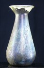 Romain - Flacon en verre irisé - 100 / 200 ap. J.-C.
Grand flacon en verre soufflé irisé. Irisation à reflets bleus nacrés métalliques. Col court mai...