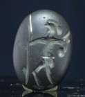 Romain - Intaille en cornaline (guerrier) - 100 / 300 ap. J.-C.
Belle intaille de couleur gris anthracite représentant un guerrier tenant une haste d...