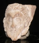 Romain - Tête de philosophe en os - 200 / 300 ap. J.-C.
Belle et fine tête en os représentant un visage masculin à barbe pouvant être un penseur ou u...