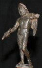 Romain - Jupiter en bronze - 200 / 300 ap. J.-C.
Importante et belle statuette en bronze représentant Jupiter debout tenant un foudre et un drapé sur...
