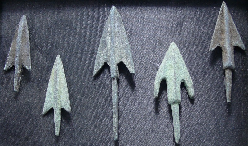 Romain - Lot de 5 pointes de flèche ou garots en bronze - 0 / 400 ap. J.-C.
Ens...