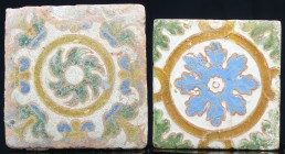 Hispano-Mauresque - Lot de 2 carreaux de faïence - 1500 ap. J.-C.
Ensemble de 2 carreaux de faïence de forme carrée en céramique à décor Cuenca y Ari...