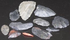 Néolithique - Altiplano Andin, Bolivie, Chili, Pérou - Lot de 11 pointes, grattoires ... - Vers 8000 / 5000 av. J.-C
Bel ensemble d'objets taillés : ...