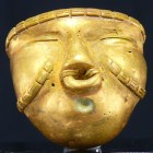 Précolombien - Civilisation Tairone ou Kogi - Masque - 1000 / 1600 ap. J.-C.
Masque rituel orné d'une boucle nasale et de scarifications sur les joue...