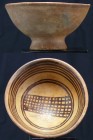 Précolombien - Equateur, El Angel, Province du Carchi, phase Cuasmal - Coupe en terre cuite - 800 av. / 1500 ap. J.-C.
Coupe en terre cuite avec une ...