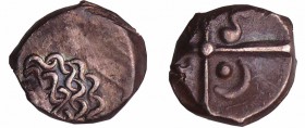 Tolosates - Drachme à la tête négroïde (121-52 ac J.-C.)
A/ Anépigraphe. Tête stylisée, de type négroïde à gauche. 
R/ Anépigraphe. Croix bouletée a...