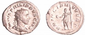 Philippe II - Antoninien (246-247, Rome)
A/ M IVL PHILIPPVS CAES Buste radié à droite. 
R/ PRINCIPI IVVENTVTIS. Philippe debout à gauche, tenant une...