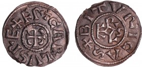 Charlemagne (768-814) - Denier (Bourges)
A/ + CARLVS REX FR entre deux grénétis Croix.cantonnée de quatre croissants.
R/ + BITVRICAS entre 2 grénéti...