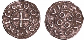 Eudes (887-898) - Denier (Toulouse)
A/ + ODDO REX FR-C Croix.
R/ + OLOSA CIVI ODDO disposé en croix.
SUP
Nou.46-Dep.1012-MG.1341
Ar ; 1.47 gr ; 2...