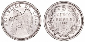 Chile 
5 Pesos. AR. Santiago. 1927. 24.94g. KM.173.1. Ligero golpecito en canto. Escasa así. (EBC).