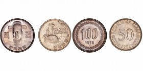 Corea 
Cuproníquel. Lote de 2 monedas. 50 y 100 Won 1973. SC a SC-.
