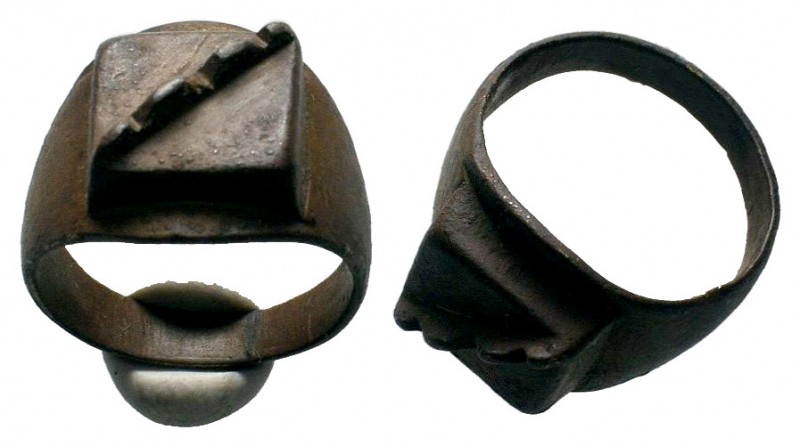 Byzantine Empire, c. 8th-12th century. Bronze ring

Weight: 7,04 gr
Diameter: 26...