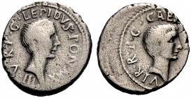 RÖMISCHE MÜNZEN
IMPERATORISCHE PRÄGUNGEN.  Octavianus und Lepidus, Denar, Münzstätte in Italien, 42 (oder 43 v. Chr.) III. V. R. P. C. LEPIDVS PONT M...