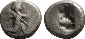 ACHAEMENID EMPIRE. Time of Darios I to Xerxes I (Circa 505-480 BC). Siglos.
Obv: Persian king in kneeling-running stance right, drawing bow.
Rev: Incu...