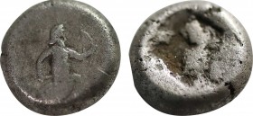 ACHAEMENID EMPIRE. Time of Darios I to Xerxes I (Circa 505-480 BC). 1/3 Siglos. Sardes.
Obv: Persian king in kneeling-running stance right, drawing bo...