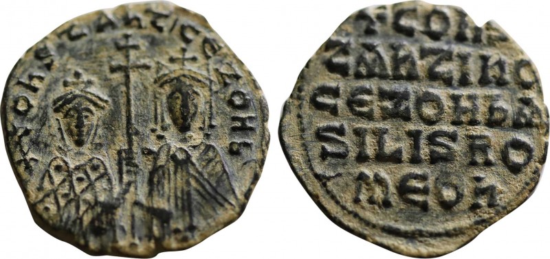 CONSTANTINE VII (913-959) and ROMANUS I (920-944). Follis. Constantinople.
Obv: ...