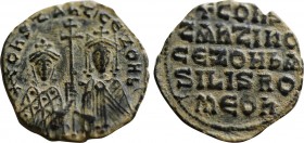 CONSTANTINE VII (913-959) and ROMANUS I (920-944). Follis. Constantinople.
Obv: +COnSTAnT' CE ZOH b'.
Facing busts of Constantine VII with loros on th...