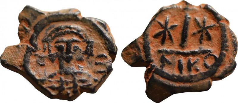 MAURICE TIBERIUS (582-602). Decanummium. Nicomedia.
Obv: Crowned and cuirassed b...