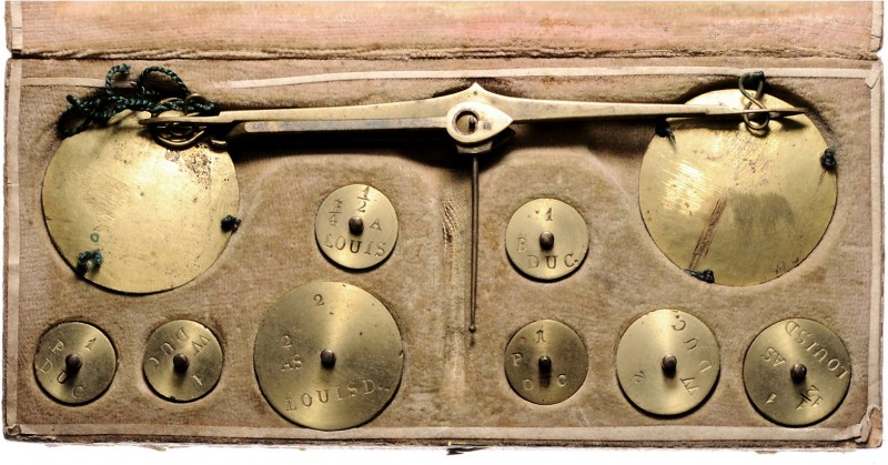 Zubehör. 
Waagen. Berliner Münzwaage (um 1800), Messing, unsigniert, mit 8 Gewi...