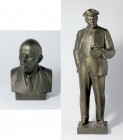 Varia. 
Statuetten und Büsten. W.I. Lenin, Statuette, Motiv: Lenin lesend, UdSSR-Fabrikat, ca. 1960-70er Jahre, Metallguss bronziert, auf Plinthe sig...