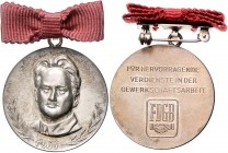Ausgaben der DDR. 
FDGB. 
Fritz-Heckert-Medaille, einstufig, Buntmet. versilbert, an Bandschleife. B.IV&nbsp;4b. ohne Isp. 

vz