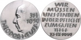 Deutsche Medaillen. 
Personenmedaillen. 
Heuss, Theodor. Silbermed. 1959, v. C. A. Holl bei Staatl. Münze Stuttgart, 75. Geburtstag, Kopf. li., dahi...