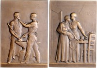 Jugendstil (Art nouveau)-Medaillen. 
Frankreich. Bronzeplakette o.J. (1902), v. Frederic Vernon, "La Solidarit\'e9", zwei Schmiede am Amboss, einande...