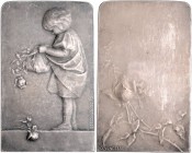 Jugendstil (Art nouveau)-Medaillen. 
Frankreich. Versilb. Bronzeplakette o.J. (1906), v. Ovide Yencesse, "L'enfant aux roses" ("Kind mit Rosen"), Kin...
