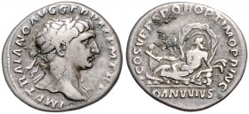 Römische Münzen. 
Kaiserzeit. 
Trajan 98-117. Denar, Rom, 3,10 g, belorb. Bü. re./lagernde Donau-Gottheit mit Quellurne, die Hand auf Prora gelegt, ...