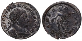 307-337 dC. Constantino I. Follis. Ae. 5,40 g. IMP CONSTANTINVS PF AVG /GENIO POP ROM. Exergo: P.L.N. (Populi Londinium) . Escasísimo Follis de Londre...