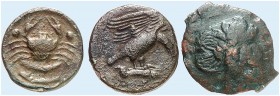 GRIECHISCHE MÜNZEN. SIZILIEN. - Akragas. 
Lot von 3 Stück: Bronzen. Trias und Hexas, 425-406 v. Chr., Litra (?), 279-241 v. Chr.
SNG ANS 1034, 1047,...
