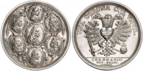 Karl VI., 1711-1740. 
Silbermedaille 1711 (unsigniert, von P. H. Müller, 48,5 mm), auf die Krönung von Karl VI. Kaiser­medaillon umgeben von den Meda...
