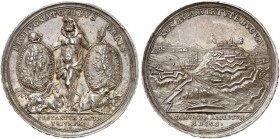 BAYERN. Maximilian II. Emanuel, 1679-1726. 
Silbermedaille 1695 (von G. Hautsch, 45,3 mm), auf die Eroberung von Namur. Herkules mit Portraitmedaillo...