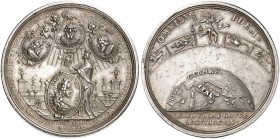 FRANKFURT. - Stadt. 
Silbermedaille 1711 (von C. v. Loh, 48,6 mm), auf die Kaiserkrönung von Karl VI. Engel mit Portrait­medaillons über Göttin mit K...