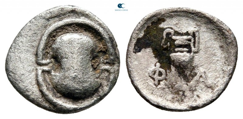 Boeotia. Pharae circa 400-300 BC. 
Obol AR

11 mm, 0,47 g

Boeotian shield ...