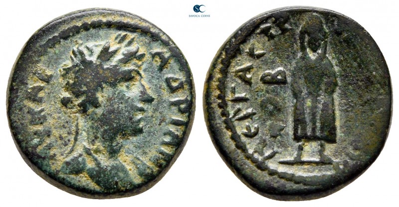 Mysia. Pergamon. Hadrian AD 117-138. 
Bronze Æ

17 mm, 3,29 g

ΑΥ ΚΑΙ ΑΔΡΙΑ...