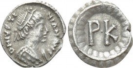 JUSTINIAN I (527-565). 120 Nummi. Ravenna